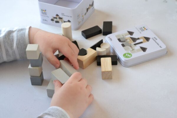 BLOC DE CONSTRUCTION -24PCS -DANS BOITE EN METAL-3 à 99ANS