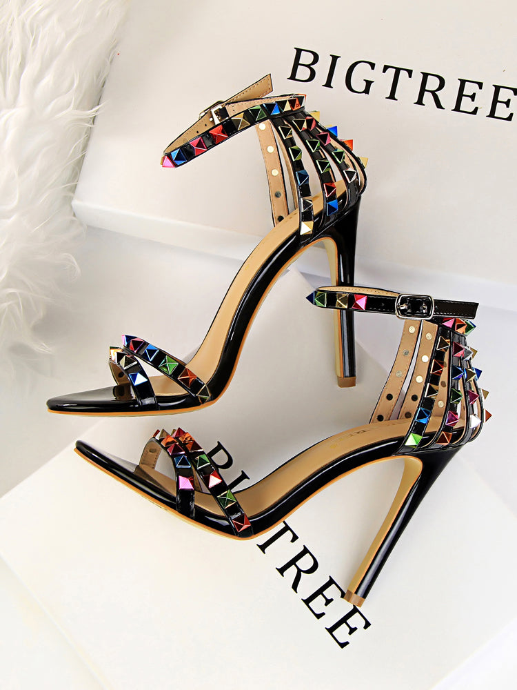 Importé - Sandales Femme hauts talons bout ouvert avec rivets de couleurs