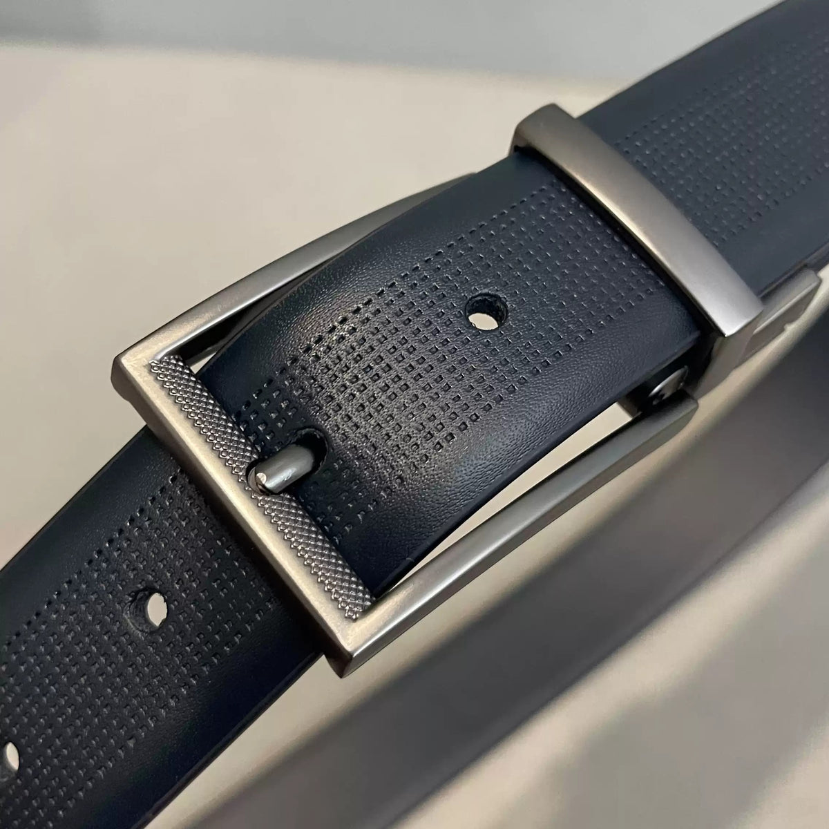 Importé - Ceinture Homme en Cuir Véritable Bleu Foncé, Boucle Ardillon 3,3 cm