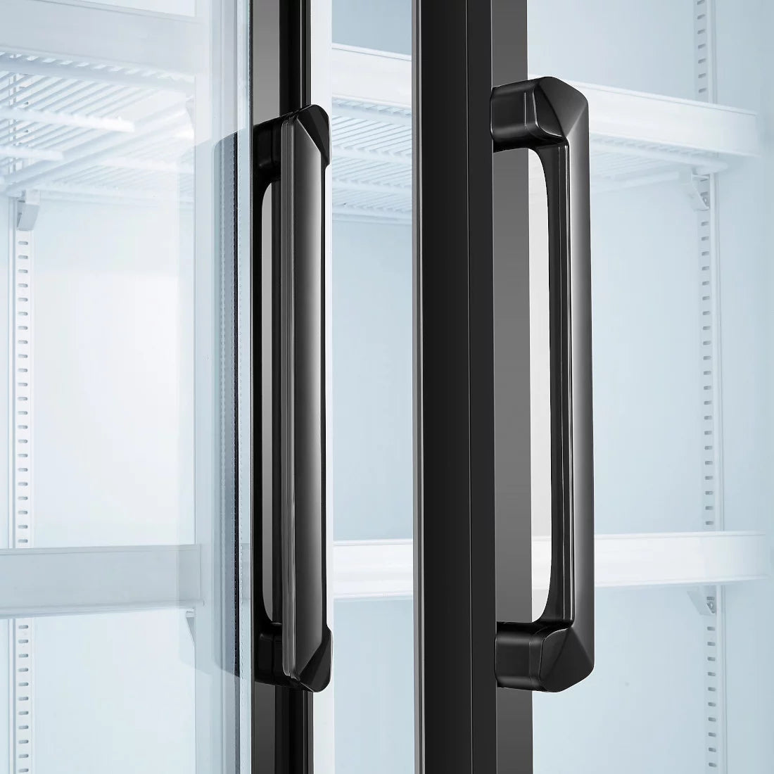 HISENSE REFROIDISSEUR VERTICAL DEUX PORTES 692 LT - VITRE-CONTOUR NOIR - FL-81WC