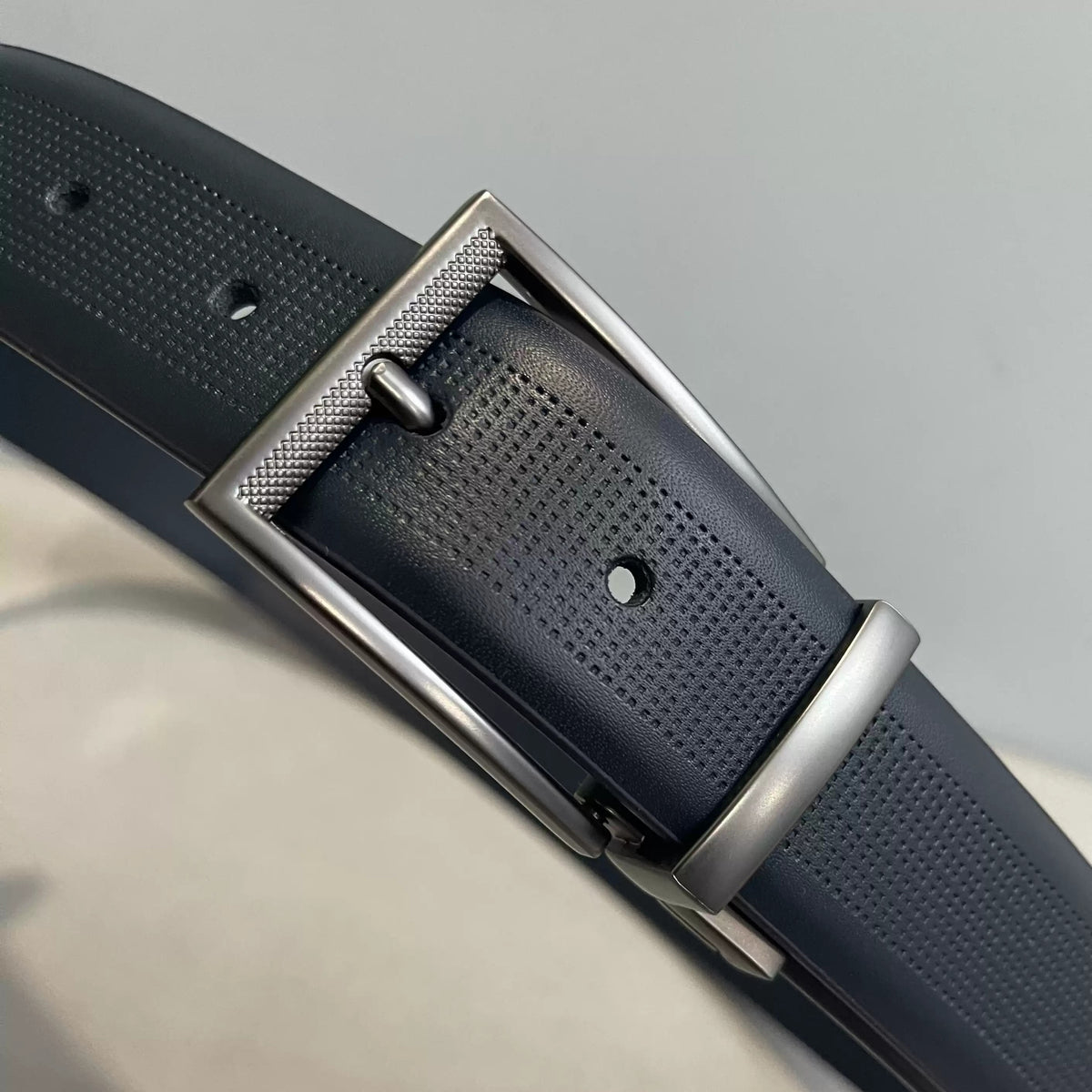 Importé - Ceinture Homme en Cuir Véritable Bleu Foncé, Boucle Ardillon 3,3 cm