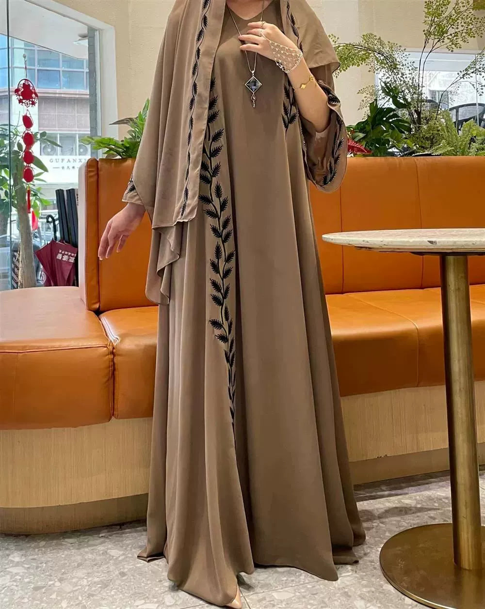 Importé -  Boubou Ample Femme Brodé En Mousseline De Soie