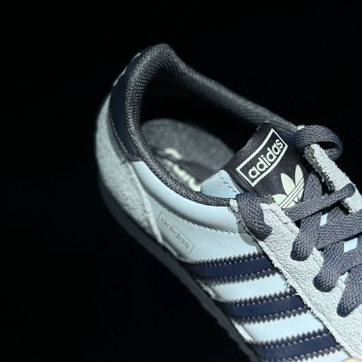 Importé - Chaussure Daim Tennis Adidas Sport Antidérapantes