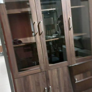 ARMOIRE AVEC 3 BATTANTS VITRÉS COULEUR WALNUT