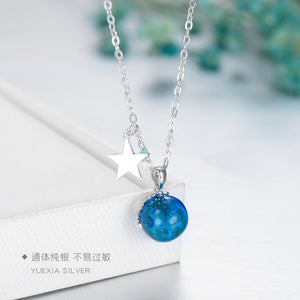 Importé - Collier en boule bleu de cristal