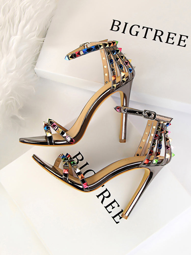 Importé - Sandales Femme hauts talons bout ouvert avec rivets de couleurs