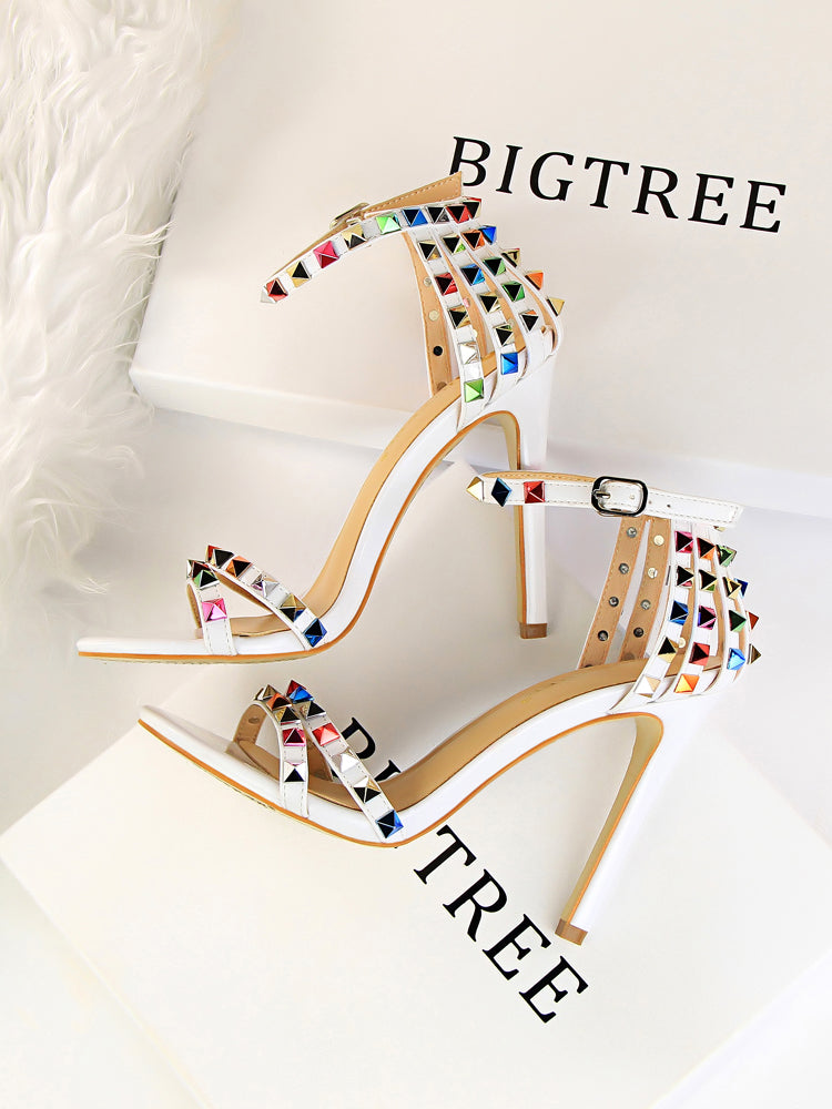 Importé - Sandales Femme hauts talons bout ouvert avec rivets de couleurs