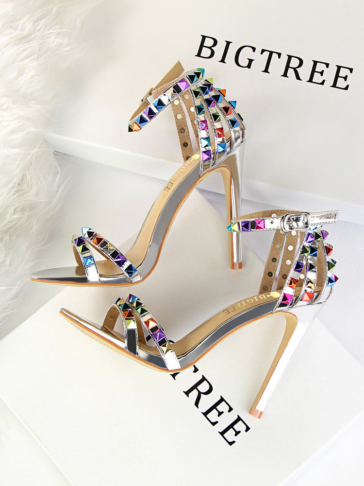 Importé - Sandales Femme hauts talons bout ouvert avec rivets de couleurs
