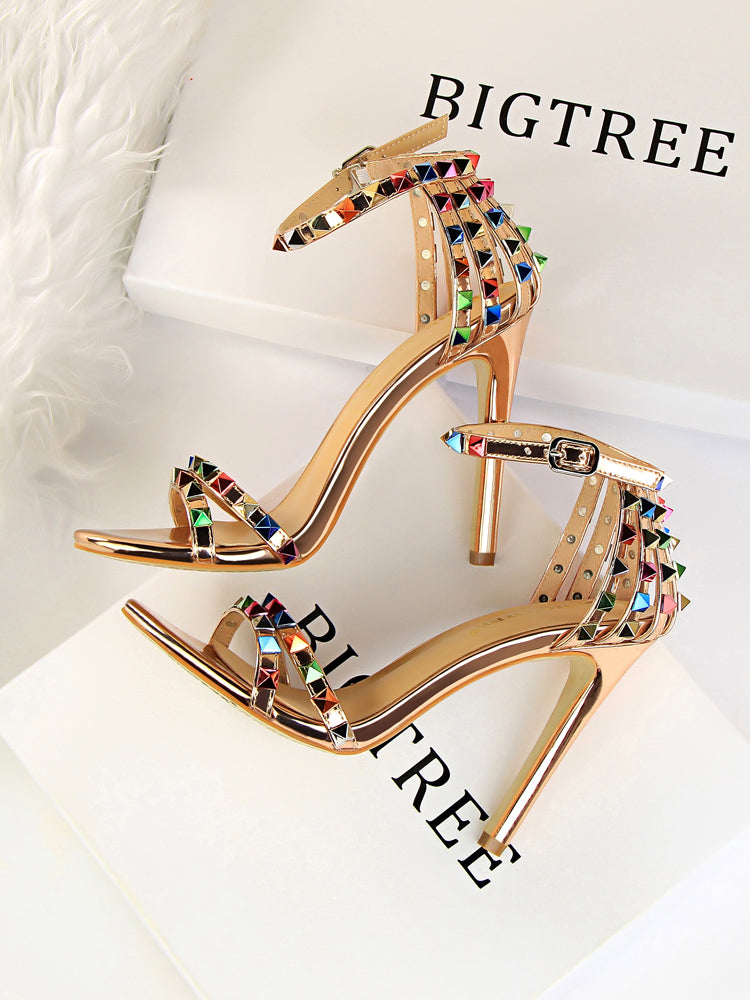 Importé - Sandales Femme hauts talons bout ouvert avec rivets de couleurs